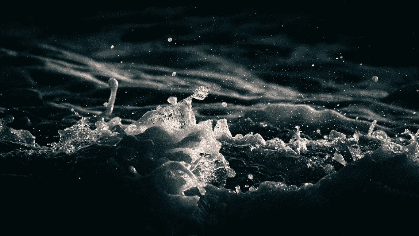 Abstract close-up of water splashing, representing total dissolved solids in drinking water, including elevated TDS levels, sodium chloride, and other minerals; visual concept for total dissolved solids TDS, TDS levels, high TDS, use of TDS meters, guidance from the World Health Organization, impacts of wastewater discharges, water treatment processes, potential health risks, efforts to reduce lead, and measurement units expressed in mg L.